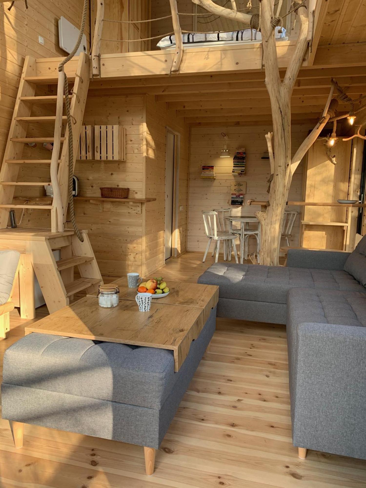 Domek Na Drzewie W Dolinie Uradu Exteriér fotografie
