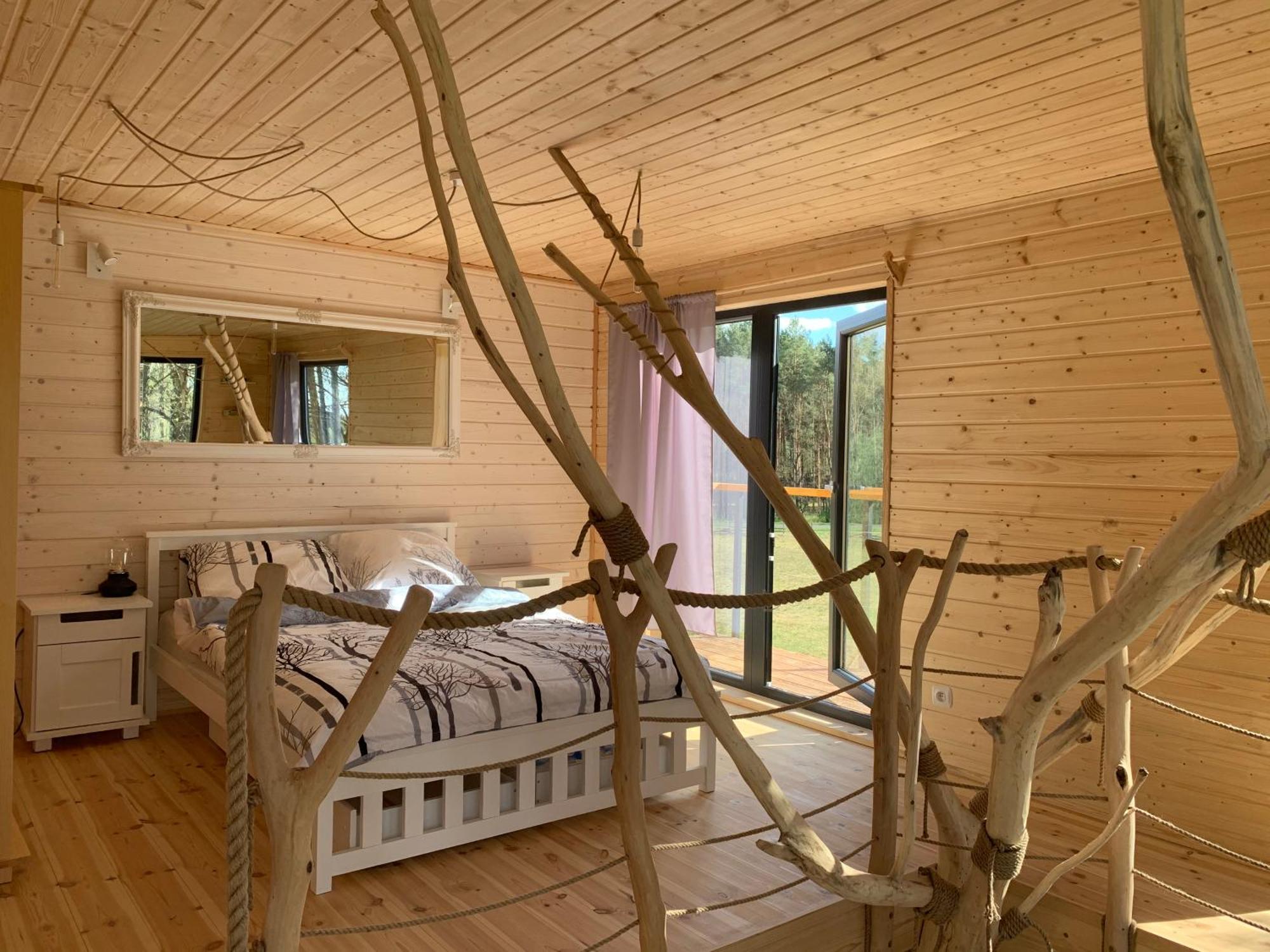 Domek Na Drzewie W Dolinie Uradu Exteriér fotografie