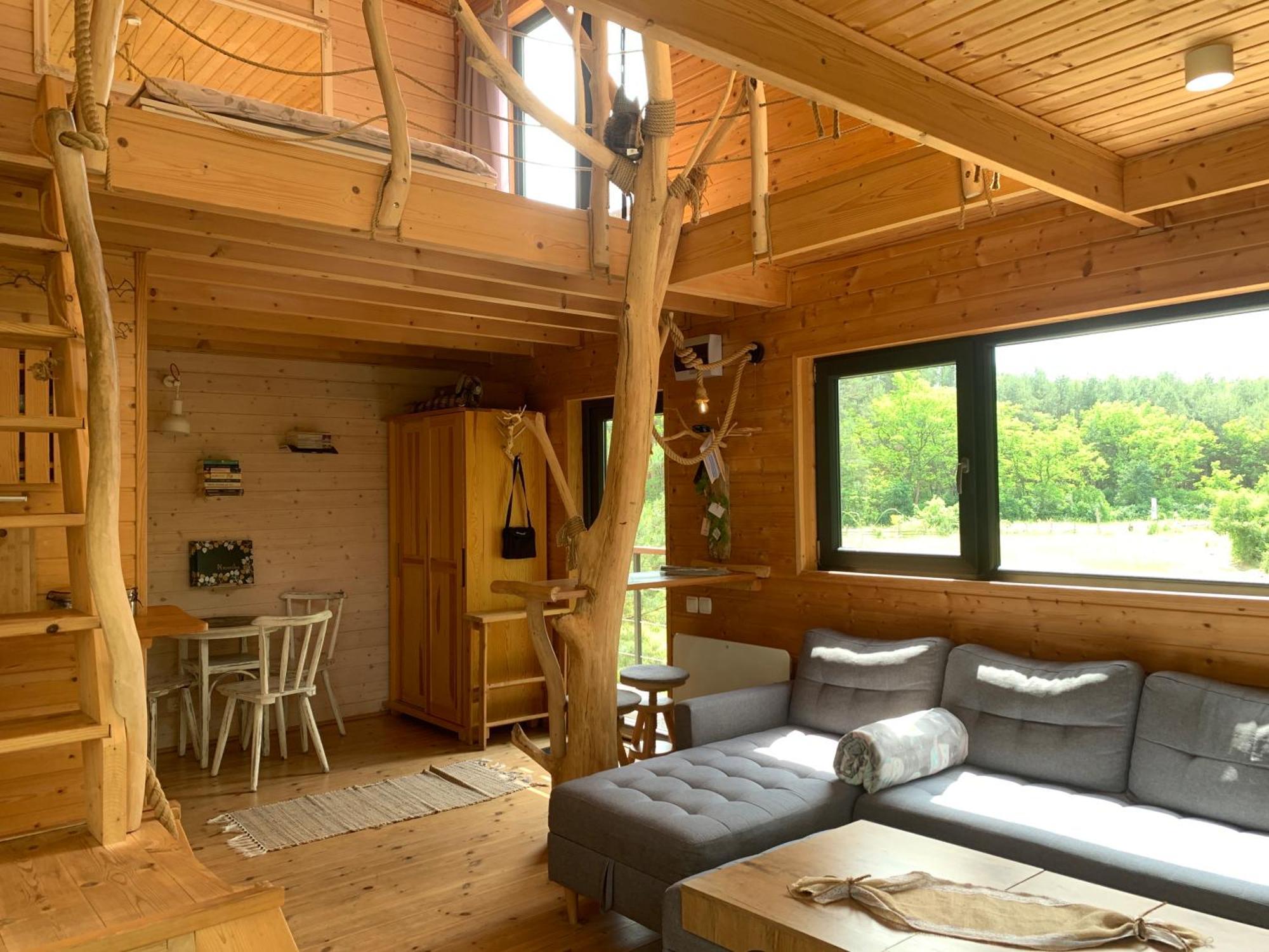 Domek Na Drzewie W Dolinie Uradu Exteriér fotografie